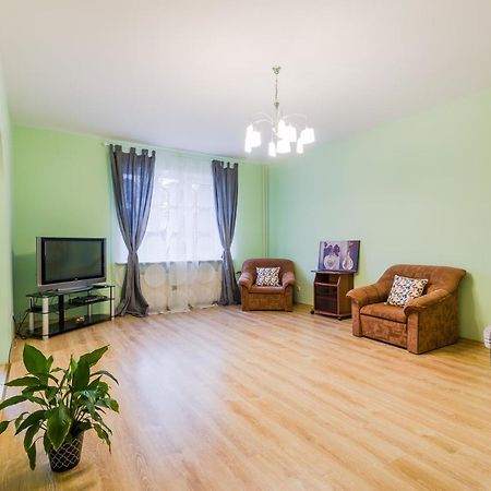 Apartment On Krasnoy Zvezdy 8 Pushkin Bagian luar foto